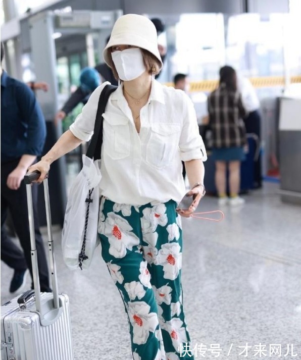 穿搭 马伊琍不再留“寸头”,渔夫帽配齐耳短发还染色,比年轻人懂发型!