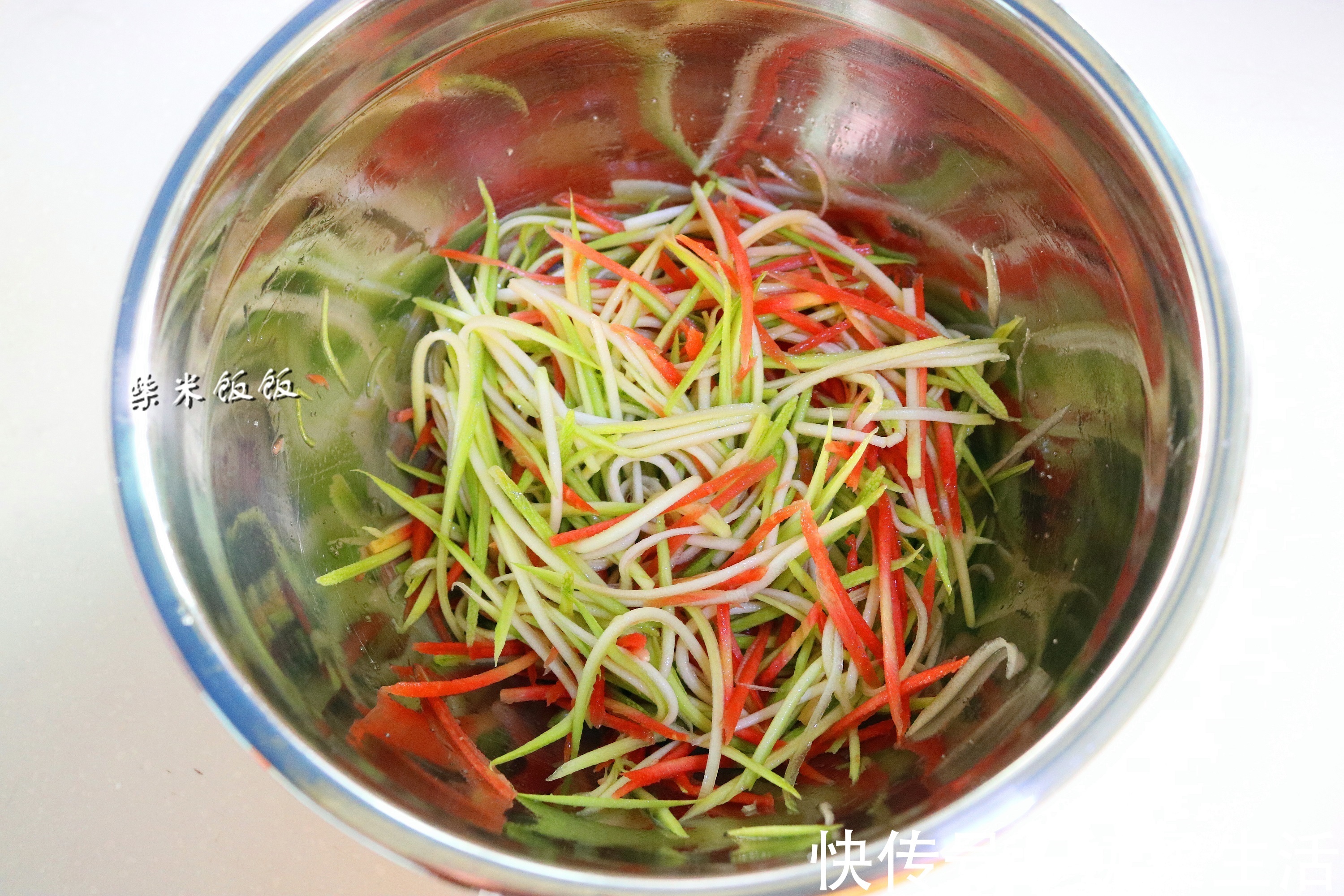 蔬菜|早餐做这饼，两种蔬菜搭配，又香又软，2分钟1张，全家爱吃