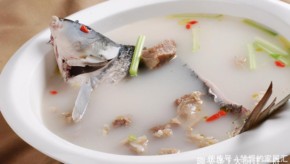 炖鱼时,要牢记“3做1不放”,炖出来的鱼汤鲜香味浓,无腥味