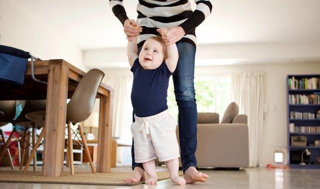 家长|一岁前是孩子飞速成长期,四件事是拔苗助长,家长别急着让娃做