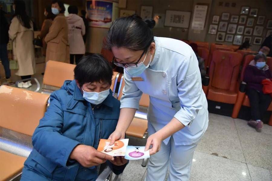 呼吸与危重症|日照市中医医院呼吸与危重症医学科举行慢阻肺日义诊活动