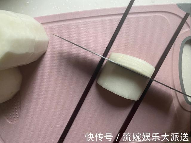 腌萝卜用白醋还是陈醋专业厨师传授技巧，简单快手又脆爽