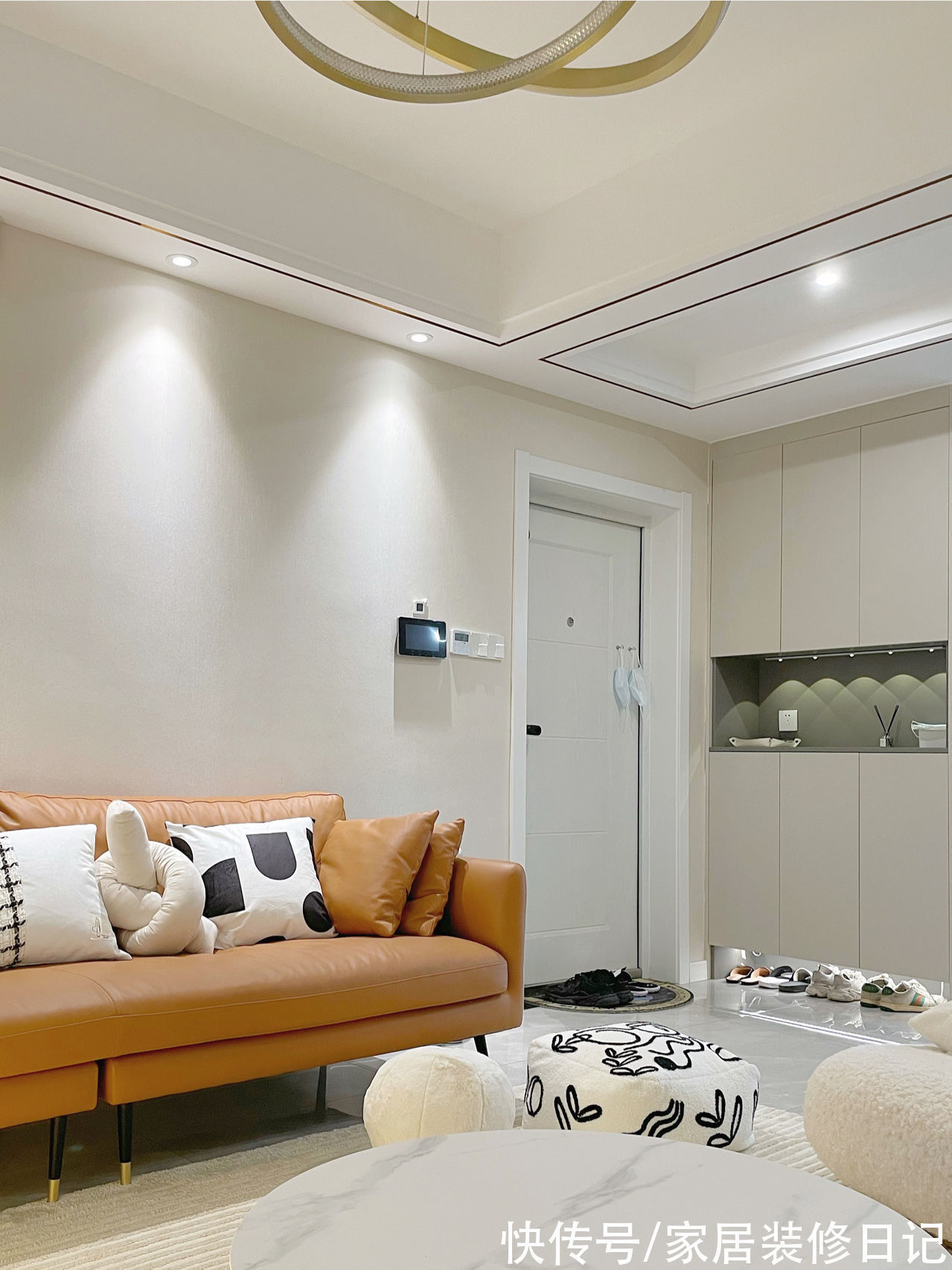 客厅|奶油系客厅太治愈了,却被女主戏称为18线城乡结合部,好凡尔赛啊