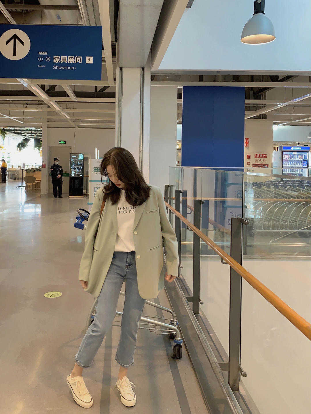 穿搭|都市女白领这样穿干练时髦，衬衫搭配西装裤简约利落，女神范十足