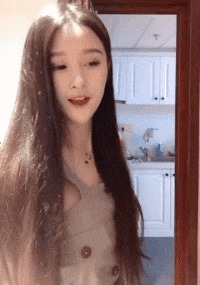 |搞笑GIF:今天运气挺好, 走着走着就捡到一个媳妇