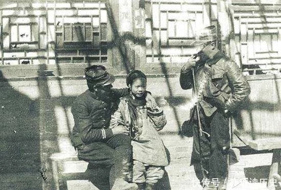 罕见老照片：日本鬼子砍杀手无寸铁的百姓，八国联军蹂躏中国妇女 ..._图1-4