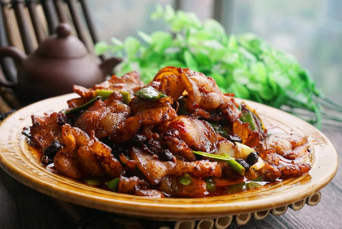 浮沫|把饭店美味带回家，肥而不腻的回锅肉，鲜香美味，大口吃肉才下饭