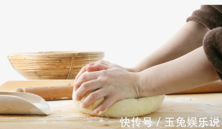 酵母|蒸馒头别再傻傻放酵母，只需加一瓶“饮料”不仅馒头更白，还更香