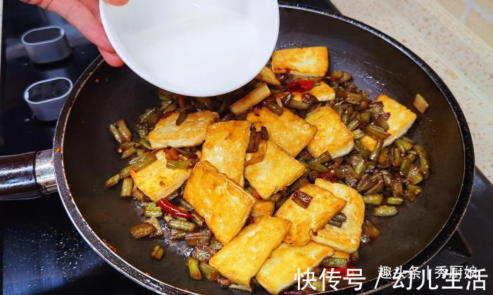 阵子|秋天,碰到此菜别手软,营养极高,多买点囤起来,再过阵子就贵了