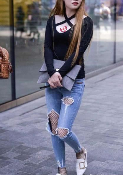 仿佛|彩色裹胸上衣,搭配牛仔裤,减龄显瘦,仿佛回到20岁