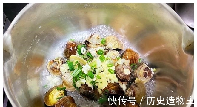 干烧蛤蜊|立秋了，蛤蜊学会这样做，鲜美又营养，我天天做，每次上桌都吃光
