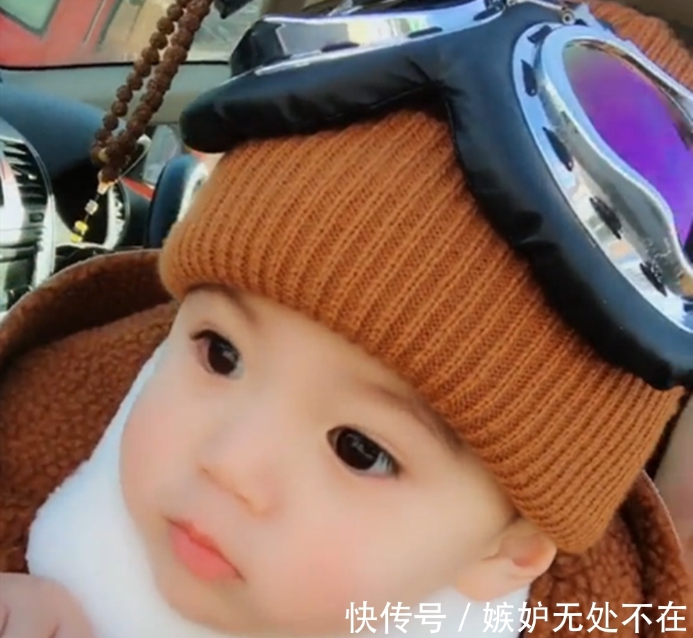 爸爸回来|爸爸出去买菜,宝宝在车上等着,太可爱了