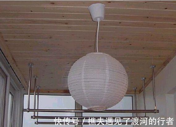 晾衣杆|阳台装修，越来越多人把晾衣杆不装中间装一边！入住才知多实用