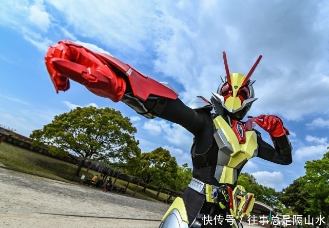 假面骑士:少女自制皮套cos伊兹版零二,这才是漫迷心中的零二