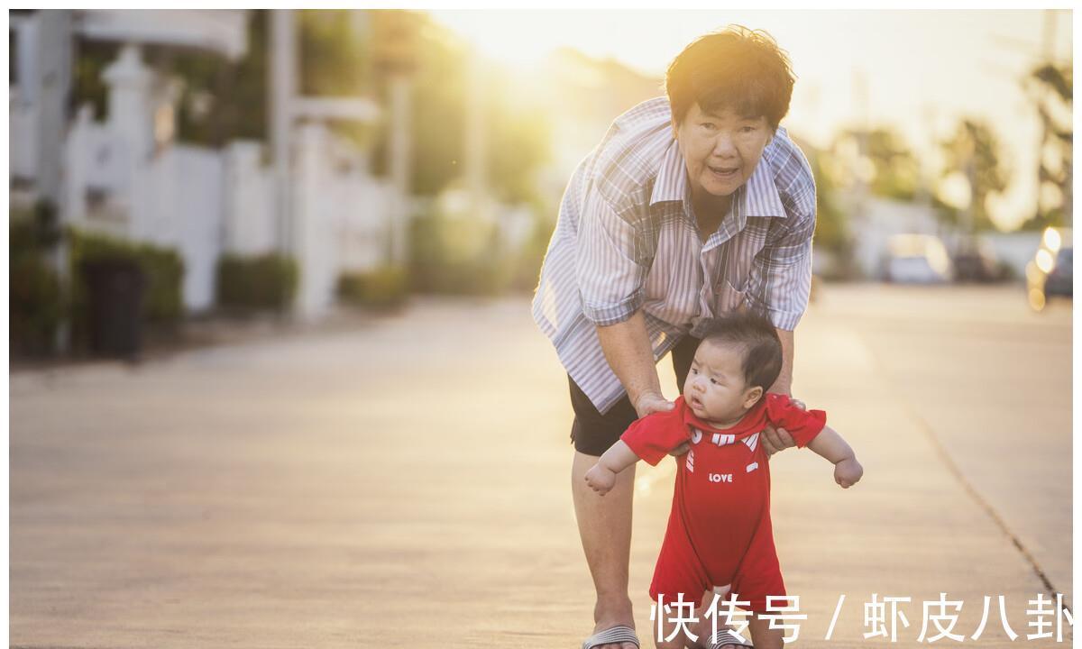 站立|宝宝什么时候开始学走路?时间范围搞清楚,过早过晚都不好