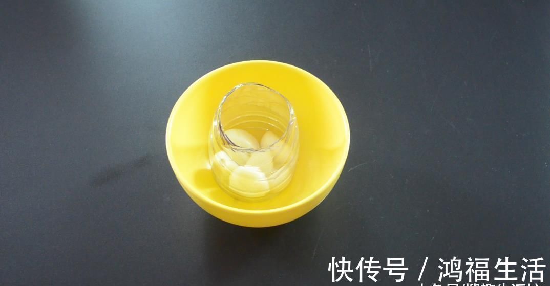 烦恼|擀面杖上套一个塑料瓶, 放在厨房太实用了, 解决了很多人的烦恼