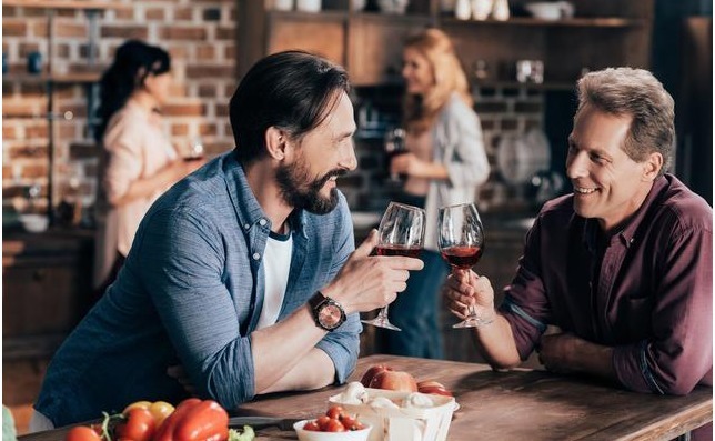 头晕头痛|男人喝完酒，若有3个表现，说明已不适合饮酒，希望这是最后一口