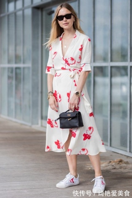 小姐姐|路人街拍:身材圆润的小姐姐,唯美的穿搭很动人,傲人身材不一般