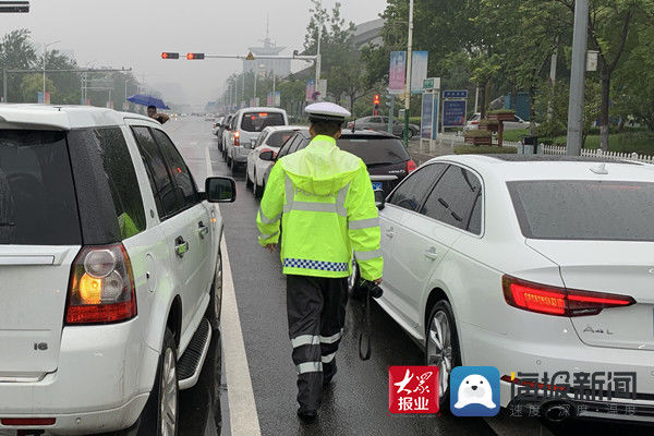 博兴交警大队|博城最美“雨警”