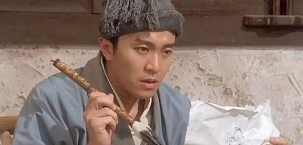 秋香#高人出上联:“公鸡打架头对头”唐伯虎巧对下联,众人拍手叫好