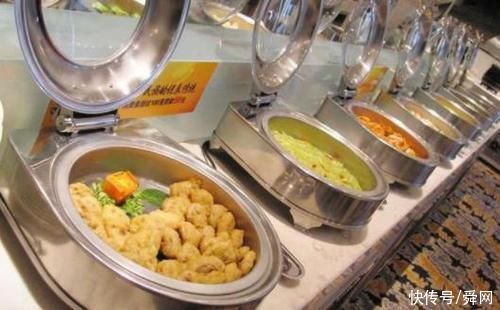 男子发现一家10块自助餐，以为很实惠，进去一看才后悔不已