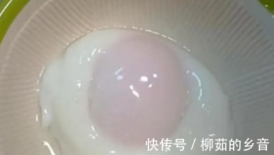 煮鸡蛋冷水、热水下锅都不对,牢记这3点,鸡蛋轻轻一碰就脱壳!