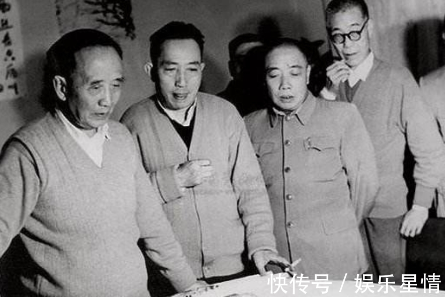 题字@郭沫若的书法,为何总饱受争议?启功力挺:到街上看看中国银行