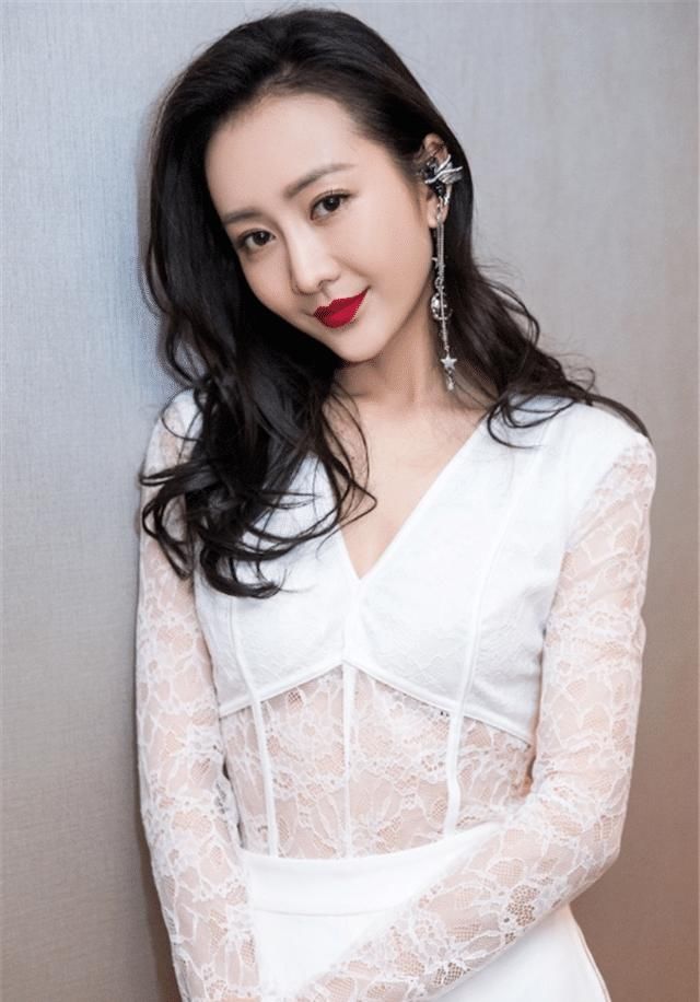 30岁女性不想被人叫阿姨，少留直发！换上这四种冻龄卷，精致洋气