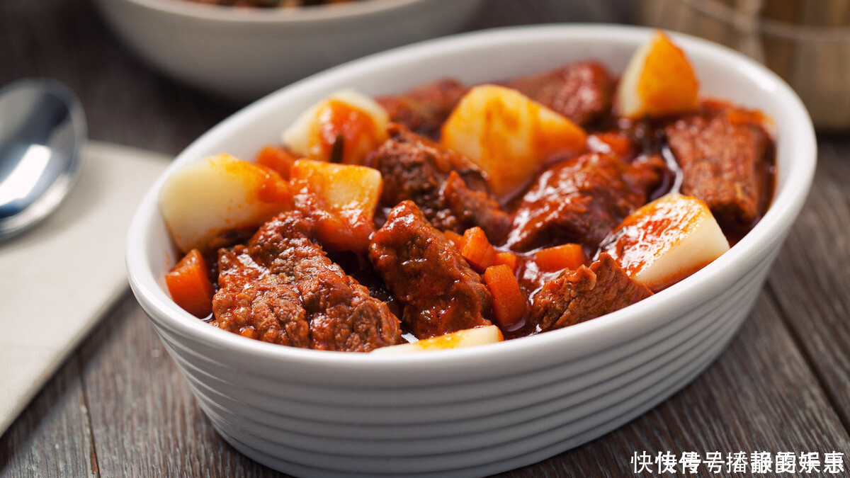 不管是什么肉,焯水前加1步,炖出来的肉又鲜又嫩,美味无腥膻