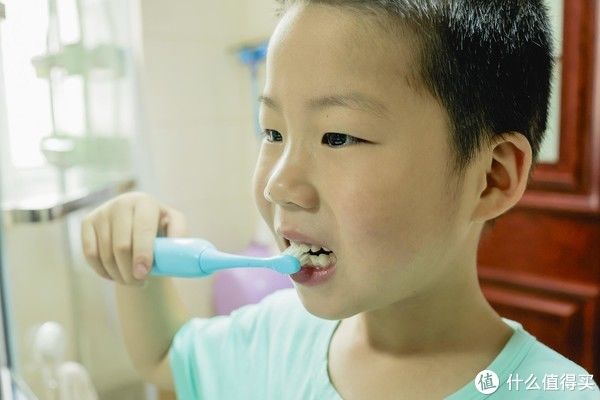 刷牙|小猪搞机的评测 篇一百零一：宝宝不肯刷牙怎么办？或许你该给他试试电动牙刷