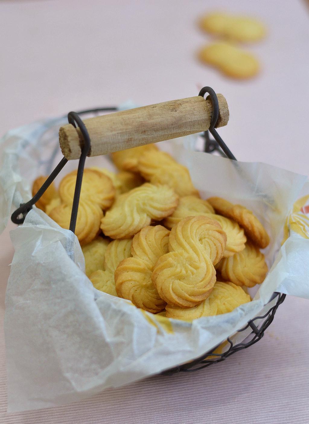 喝不完的酸奶新吃法，用来做的曲奇真酥香，自家吃送人都很棒