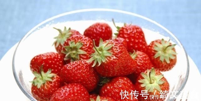 水果拼盘|孕妇吃草莓好处多,但有3点要注意,贪嘴反而会坏事