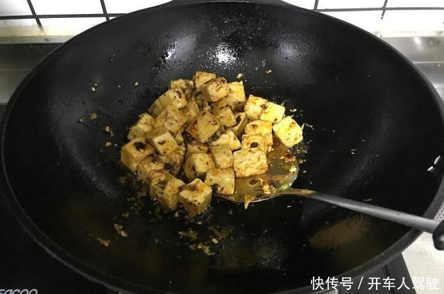妈妈晒晚餐获赞,网友花费少吃得好,搭配用心,生活很有仪式感!