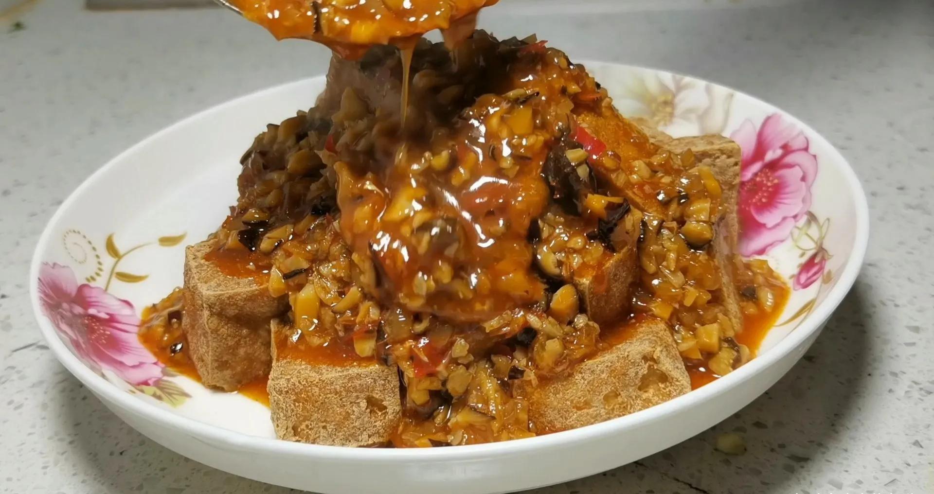 街边小吃浇汁豆腐的做法,外焦里嫩,越吃越香,再多都吃不够