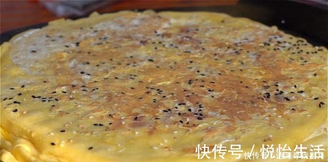 玉米面这样做真好吃，一擀一煎，5分钟出锅，连吃一个月都不腻