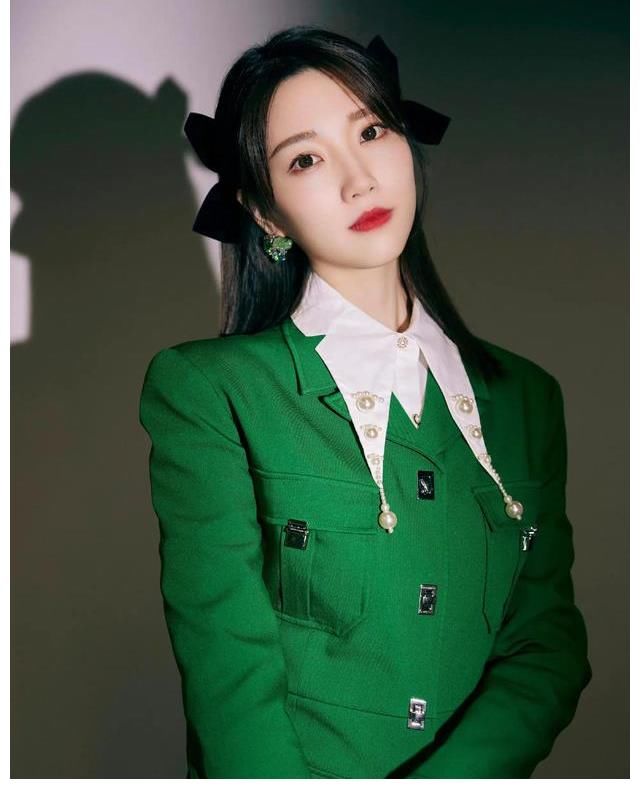 江苏卫视主持人张纯烨