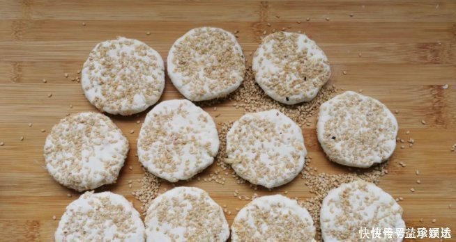 红糖浆|糯米粉最好吃的做法,开水一烫一搅,香甜酥脆,出锅孩子吃美了