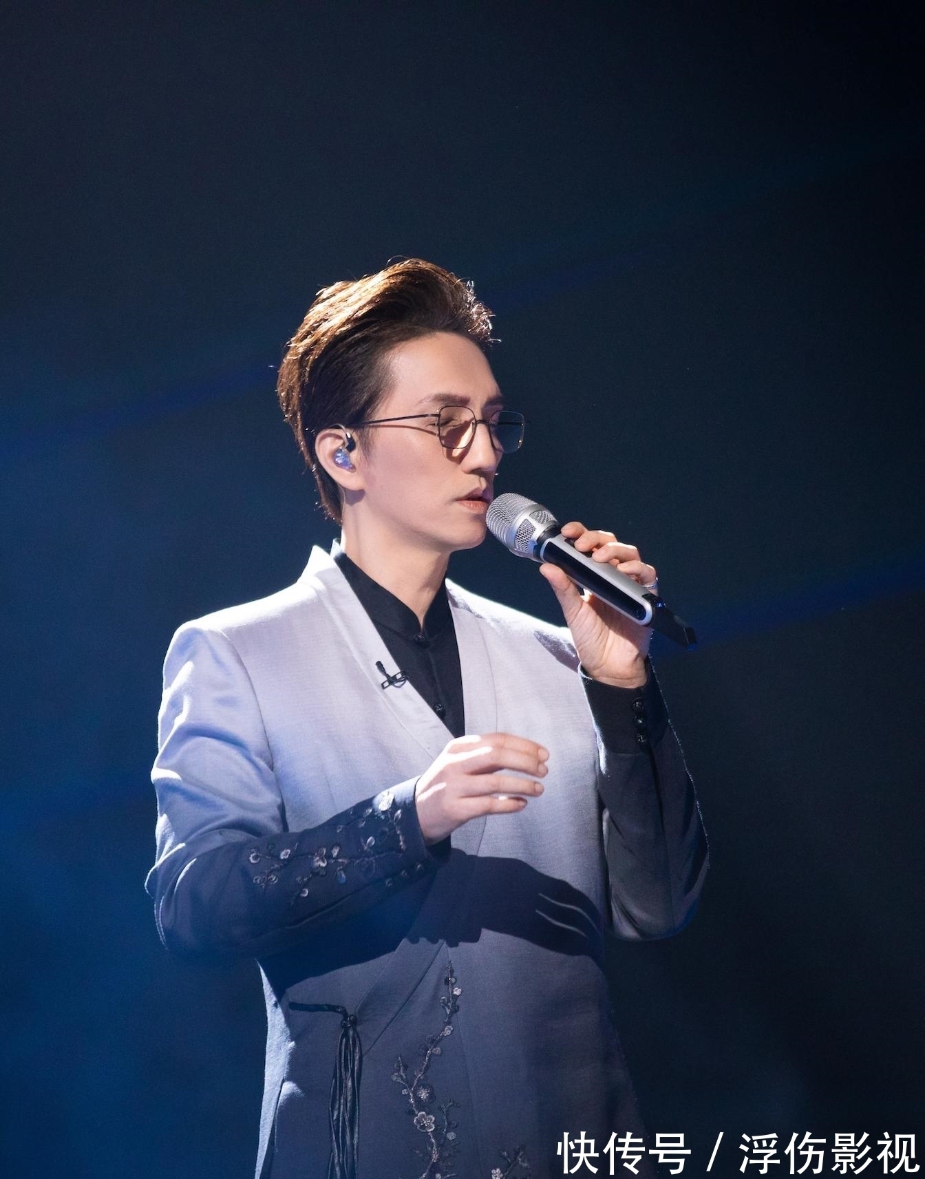 《披荆斩棘的哥哥》陈小春化身小丑高能开唱 尹正再唱《一剪梅》重现袁华名场面