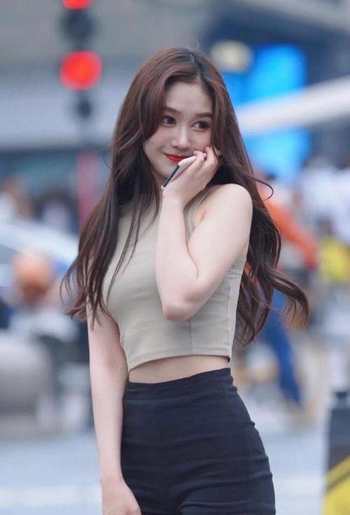 街拍 一枚活泼可爱的小姐姐,魅力远胜都美竹了吧?