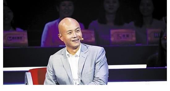 捂臉|謝娜遭樂嘉強(qiáng)吻？屢次揩油女嘉賓，如今樂嘉捂臉哭泣回應(yīng)