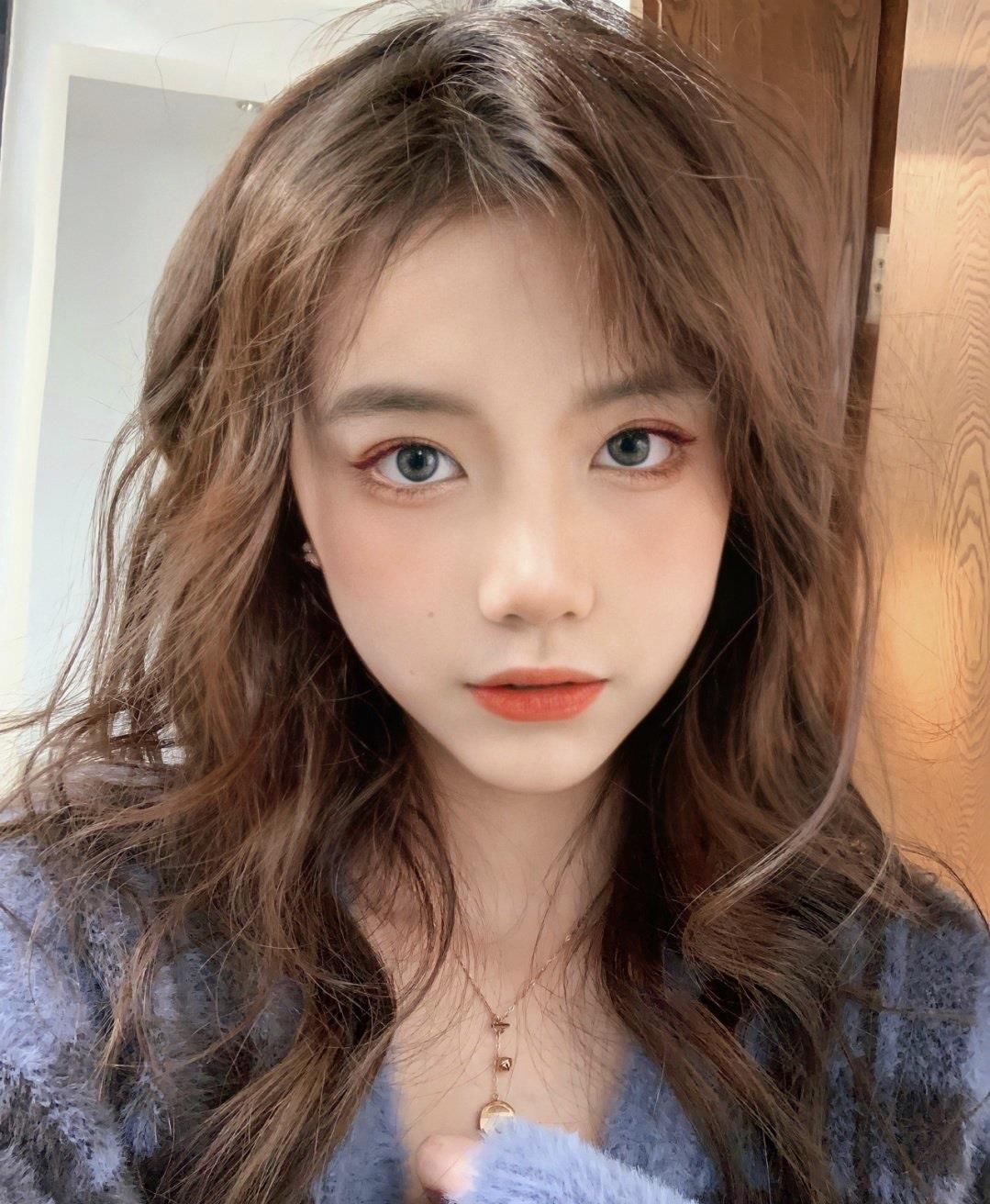 粉粉嫩嫩的桃花妆这样画，洋溢着暖春的气息，温柔又带点小妩媚