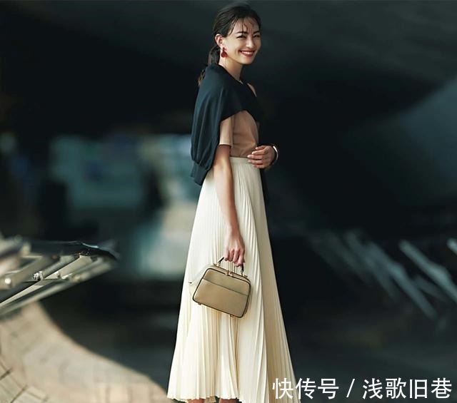 极简 日本主妇的中年“极简风”穿搭，凭什么穿出一身气质！