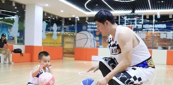 遗传|14岁男孩才1米43,孩子矮,除了遗传影响,这3大忌讳也不能犯