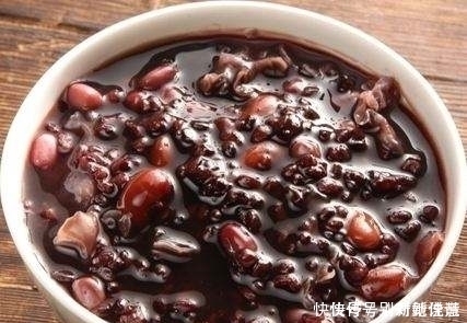 黑米银耳粥|黑米和此物一起煮,睡眠好了,皱纹淡了,脸色红润有光泽