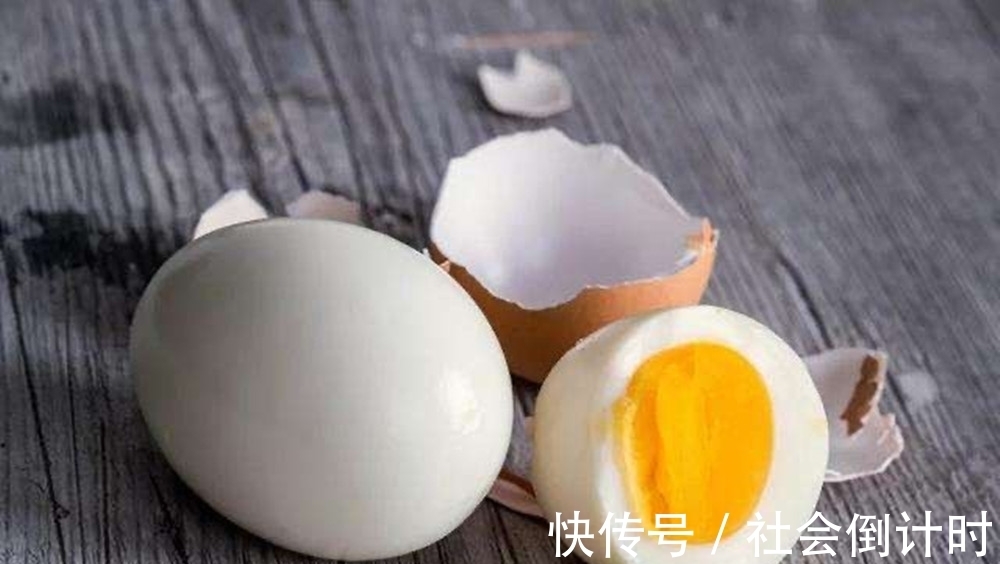 窍门|60岁老保姆教我一个煮鸡蛋的窍门,不用锅不用电,真的太厉害了