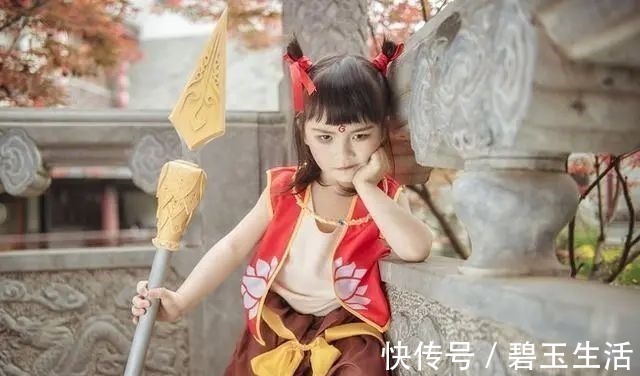 学习成绩|7岁男孩模仿“哪吒”火了,经典动作惹网友惊呼魔童降世