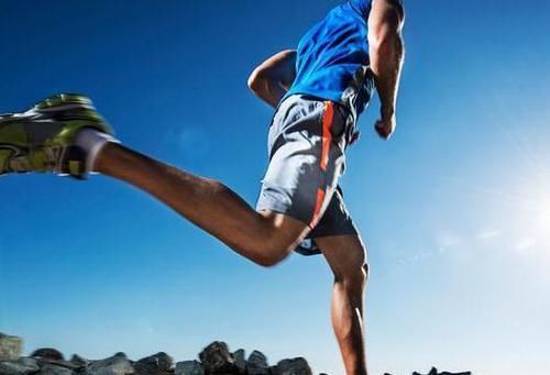 跑步|每天坚持跑步1小时,一段时间后,身体会发生这些变化