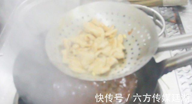 汤水|解锁经典川菜水煮肉片家常做法,肉片香辣软嫩,开胃又下饭
