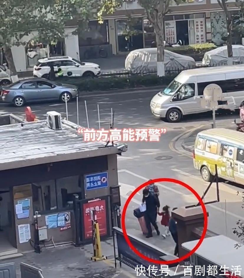 爸爸|女孩随爸爸隔离14天,一见面新发型让妈妈瞬间傻眼了