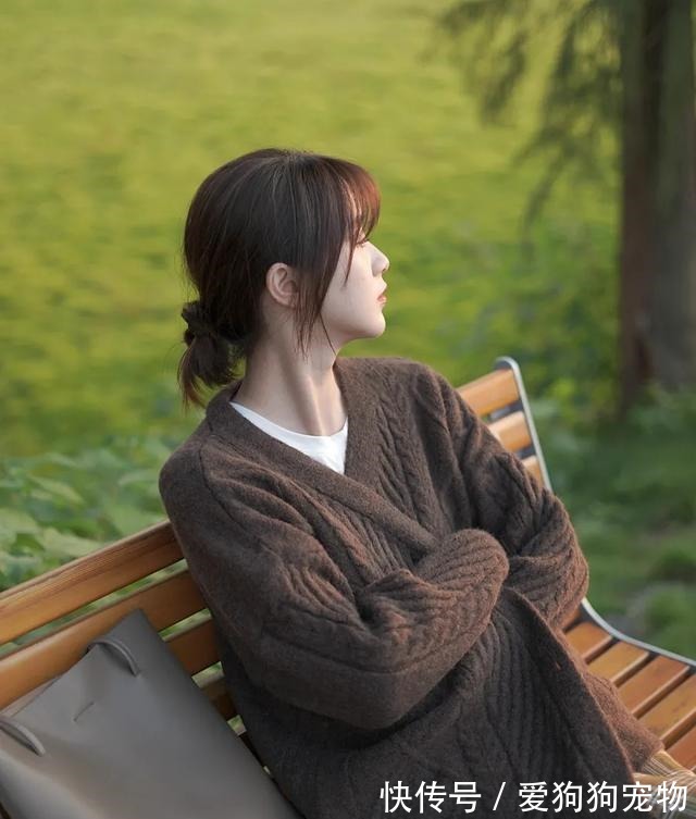 奶奶衫+烟管裤 悦穿搭“奶奶衫+烟管裤”,时髦显瘦还减龄!